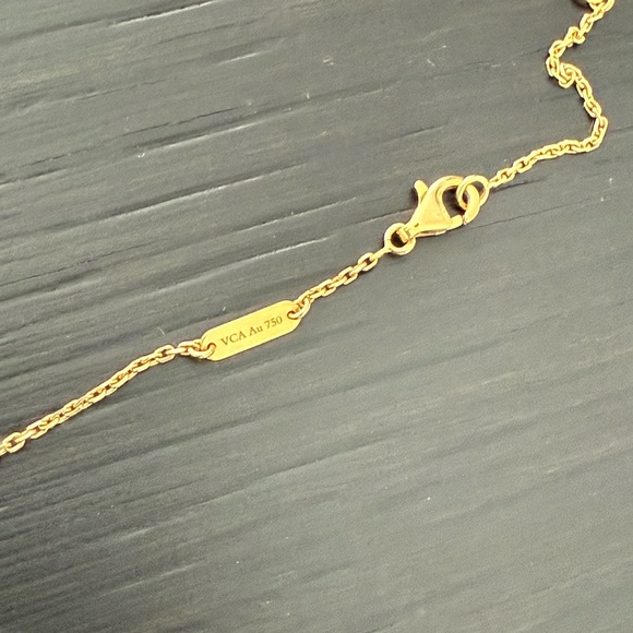 Van Cleef & Arpels Vintage Alhambra pendant - Picture 4 of 9